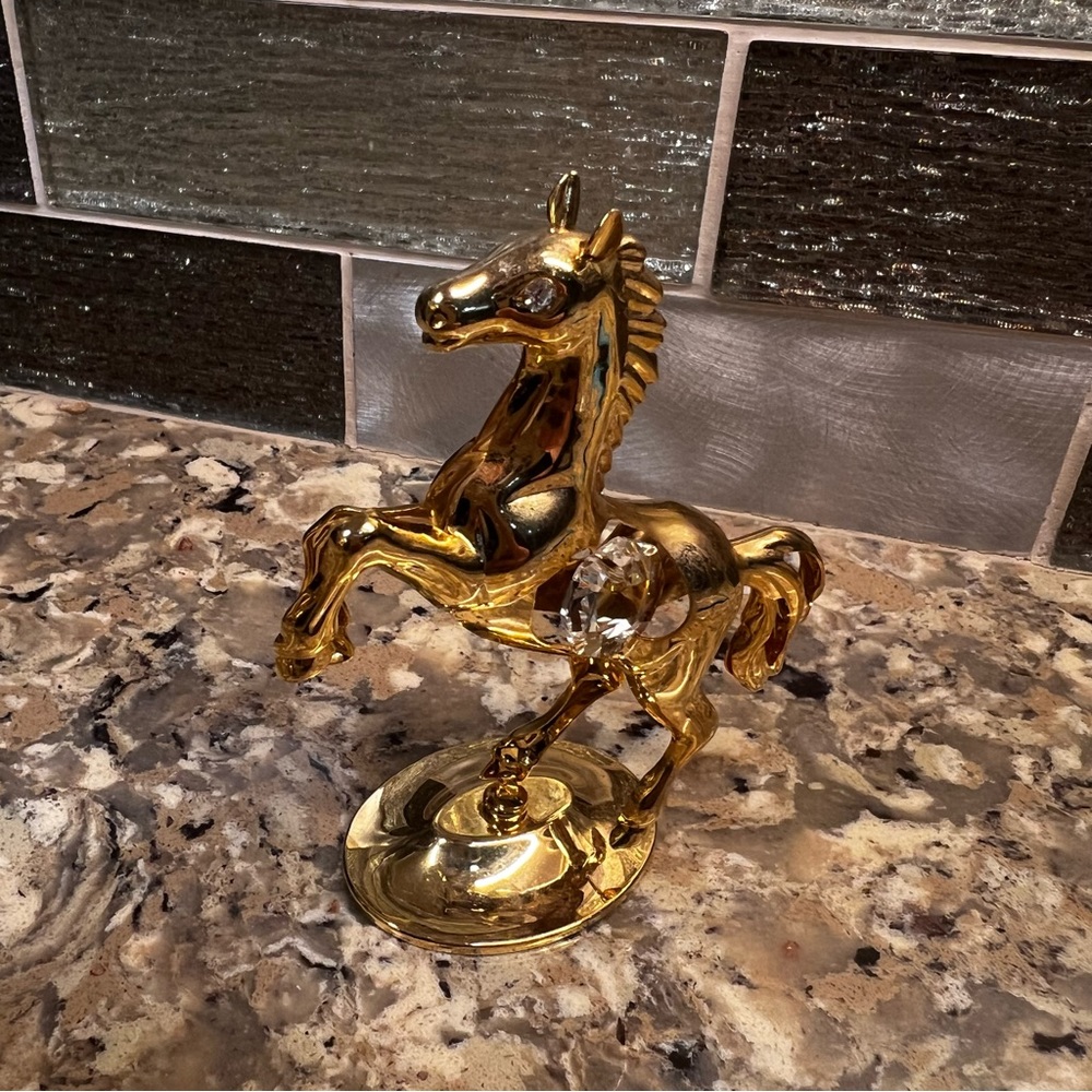 Small Gold Decorations - Picture 2 of 6